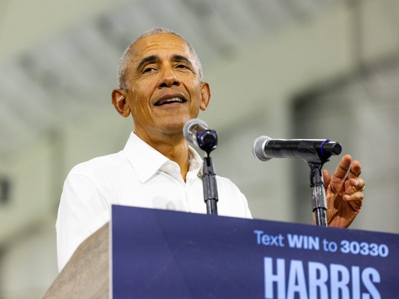 Obama uses withering mockery in Arizona as he questions Trump’s competence